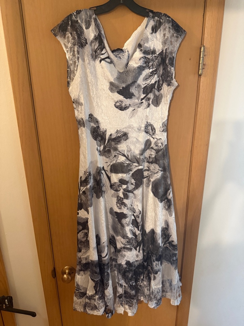 Komarov Women’s Floral Crinkle Delicate A Line Midi Maxi Dress Goth Size XL